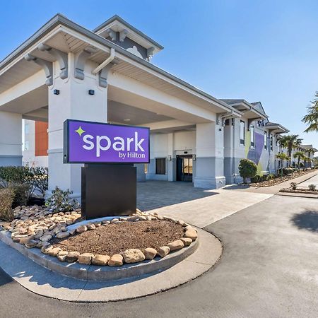 Spark By Hilton Calhoun Luaran gambar