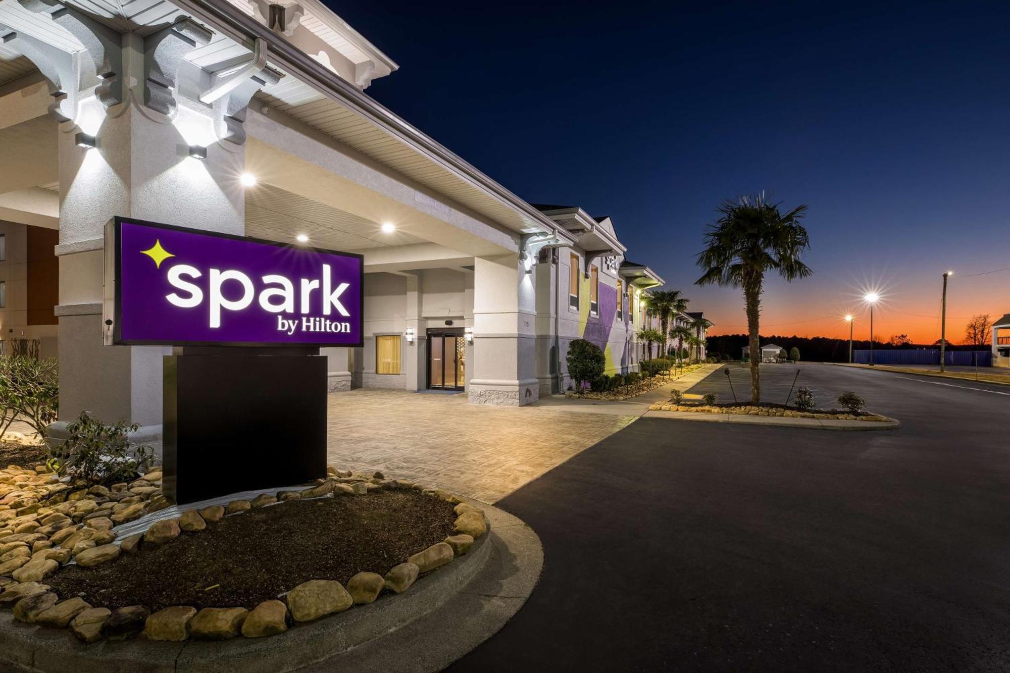 Spark By Hilton Calhoun Luaran gambar