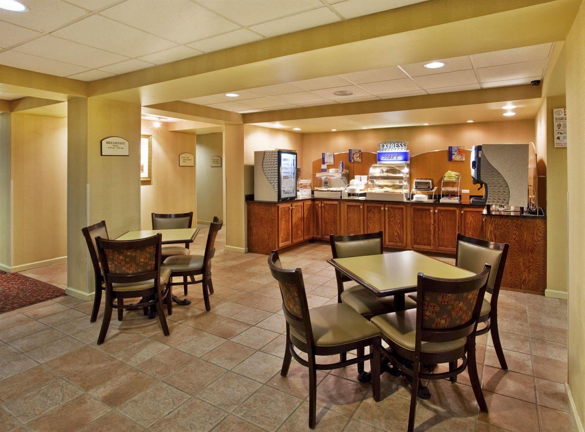 Spark By Hilton Calhoun Restoran gambar
